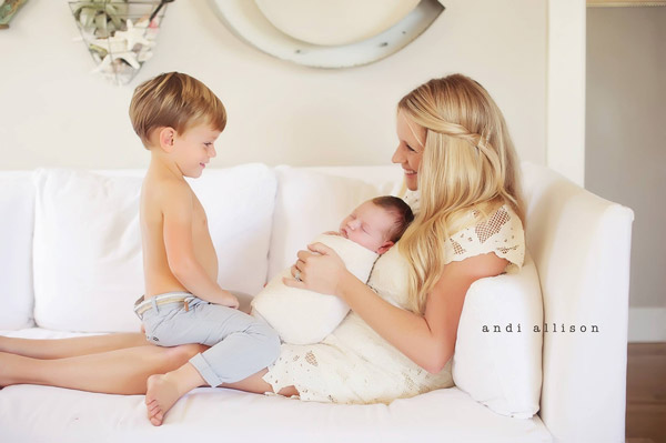 Ashlyn relaxing at home with Beckham and baby Amelie.